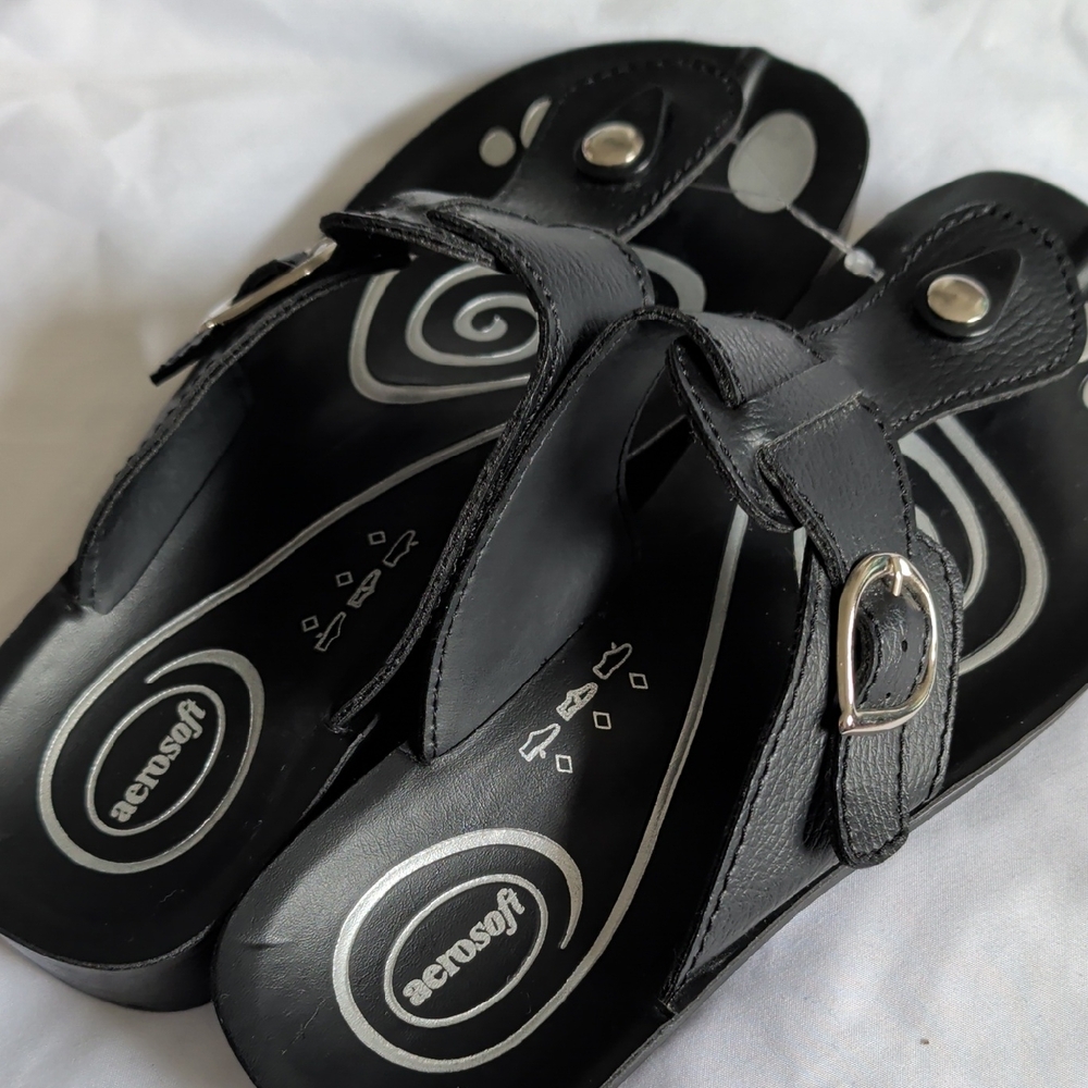AEROSOLES Black Thong Sandals with Silver Buckle